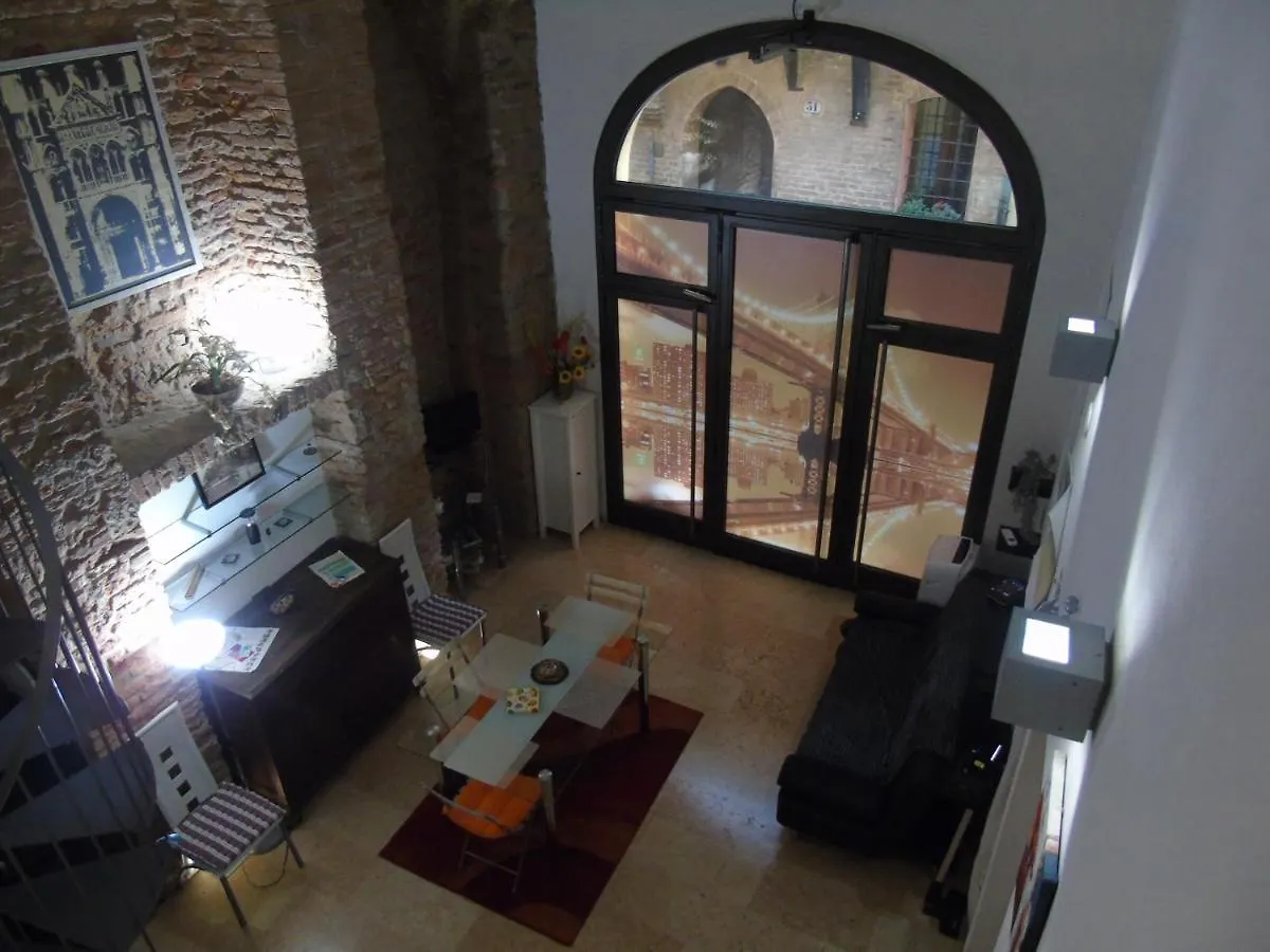Loft In Pieno Centro Storico Da Michelle Apartment Ferrara Italy