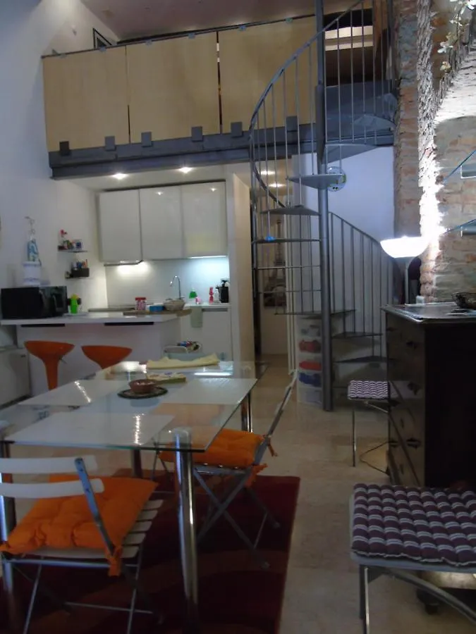 Loft In Pieno Centro Storico Da Michelle Apartment Ferrara 0*,
