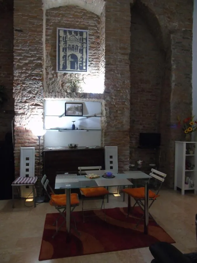 Loft In Pieno Centro Storico Da Michelle Apartment Ferrara